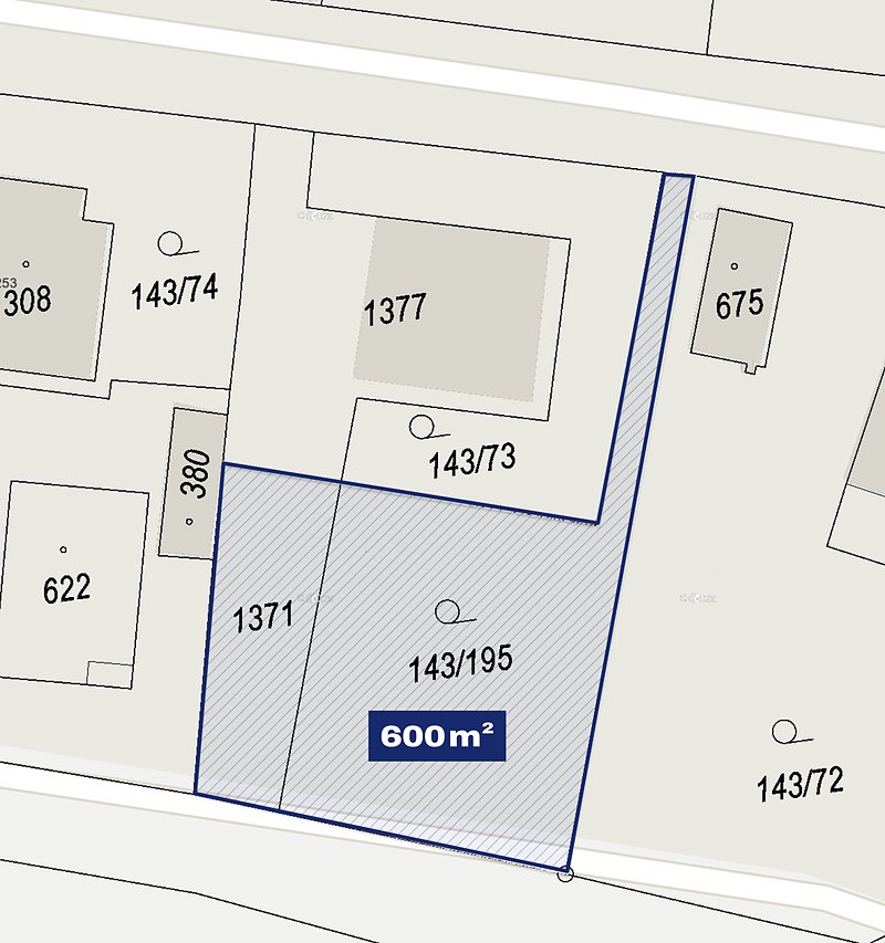 Výřez katastrální mapy s vyšrafovaným pozemkem 143/195 o výměře 600 m² a čísly okolních parcel