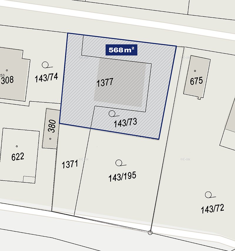 Výřez katastrální mapy s vyšrafovaným pozemkem 143/73 o výměře 568 m² a čísly okolních parcel